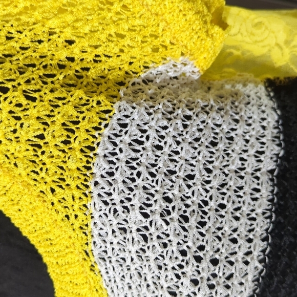 36 Point 5 Black and Yellow Colored Short Sleeve Open Knit Sweater NWOT - Picture 4 of 6